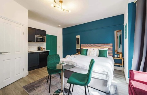 City Centre Apartment | Central Studio | Walk to Theatre & Free Parking