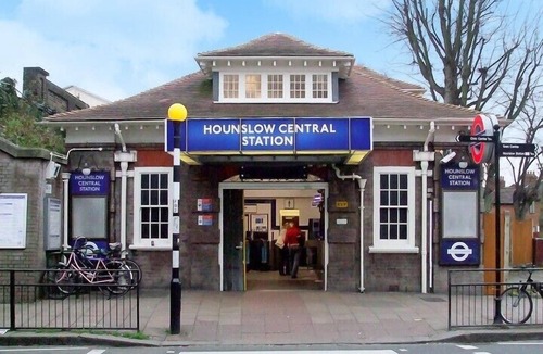 Hounslow Heath Apartment | Central Studio in the Heart of Hounslow!
