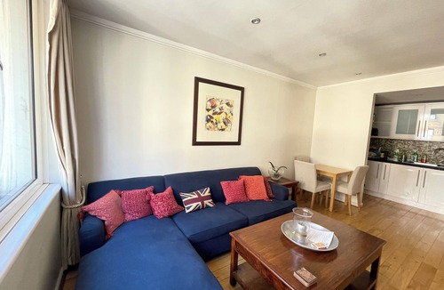 Abingdon Apartment | Central Sunny Sanctuary | 1 Bed | Kensington