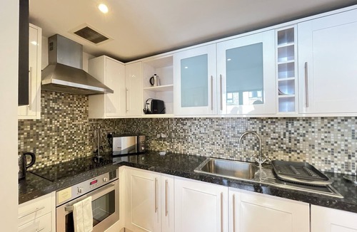 Abingdon Apartment | Central Sunny Sanctuary | 1 Bed | Kensington