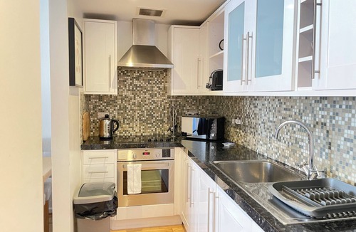 Abingdon Apartment | Central Sunny Sanctuary | 1 Bed | Kensington