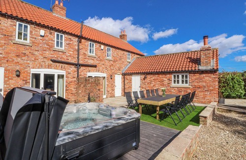 Weaverthorpe Cottage | Champagne Cottage