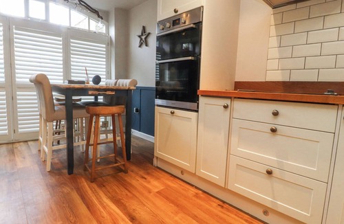 Long Preston Cottage | CHAPEL CROFT, pet friendly, with hot tub in Long Preston