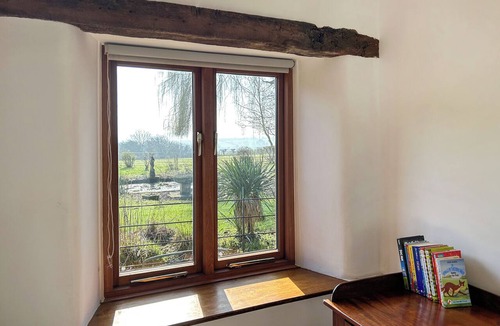 Alfreton Cottage | Characterful cottage with beautiful country views, set in own private grounds.