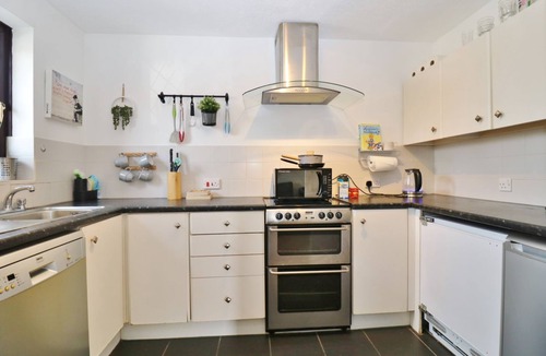 Locks Heath House | Charming 1 bed detached coach house in peaceful Locks Heath with super fast WiFi