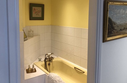 Waterloo Apartment | Charming 2-Bed Apartment in Waterloo, Liverpool