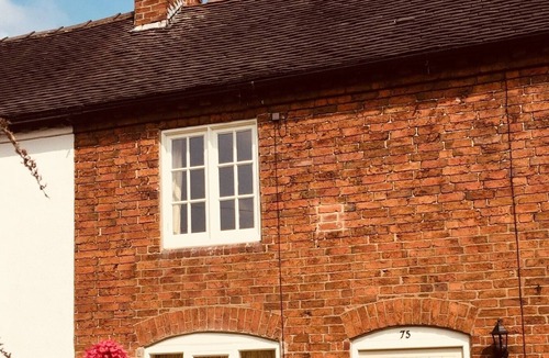 Melbourne Cottage | Charming 2 Bedroom Character Cottage - sleeps 4 people