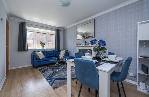 Clifton House | Charming 2-bedroom house with WiFi in lovely Nottingham