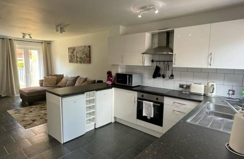Newham House | Charming 2-bedroom house in London perfect for your getaway
