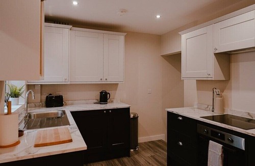 Pontefract House | Charming 3 Bedroom Townhouse - Centrally Located