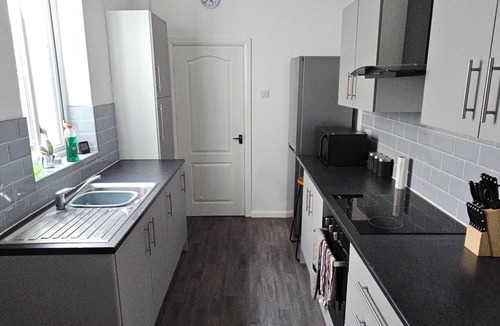 Carcroft House | Charming 3-Bedroom Home in Doncaster, Perfect for Family, Friends & Contractors
