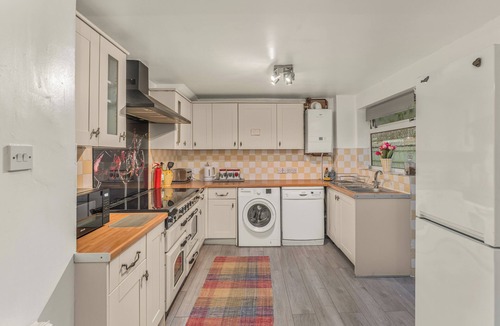 Bicester Apartment | Charming 3-Bedroom House Near Bicester Village