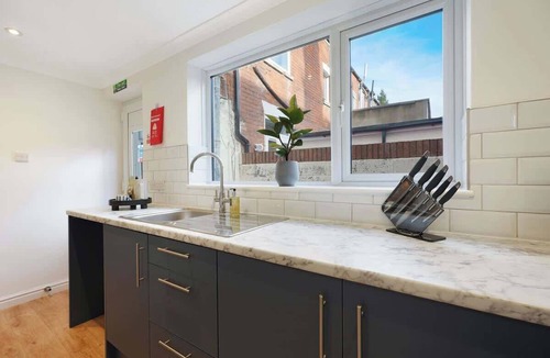Hull House | Charming 4BR Retreat in Hull | Sleeps 8 | by Stay With Us