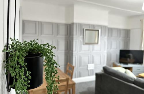 Huyton Apartment | Charming Apartment Near Broad Green Hospital