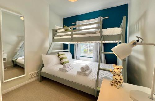 Windsor City Centre House | Charming Central Windsor 2 Bed Cottage Private Garden Legoland Ascot Windsor Castle Thorpe Park Heathrow Airport