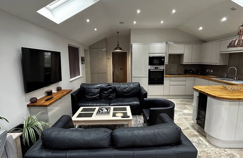 Great Horwood House | Charming Country Retreat 1 Bedroom Bungalow, Sleeps 4. Nr Bicester & Silverstone