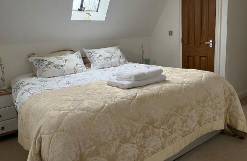 Silsoe House | Charming Detached Cottage Guest Room in Silsoe Village
