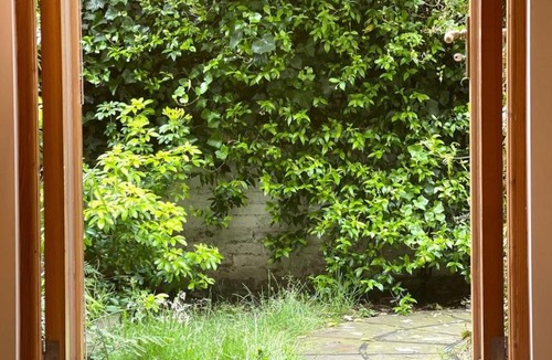 Tollington Apartment | Charming Garden Apartment | Near Emirates Stadium