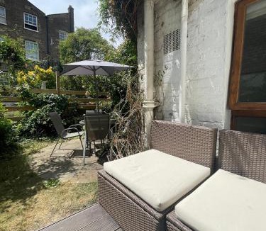 Tollington Apartment | Charming Garden Apartment | Near Emirates Stadium