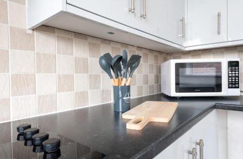 Cleethorpes Apartment | Charming haven with free parking and ample storage