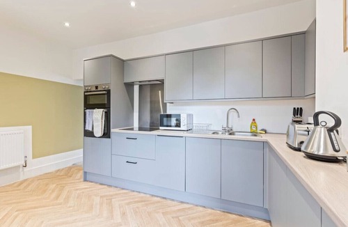 Ashton in Makerfield House | Charming House Free Parking FastWiFi SmartTV