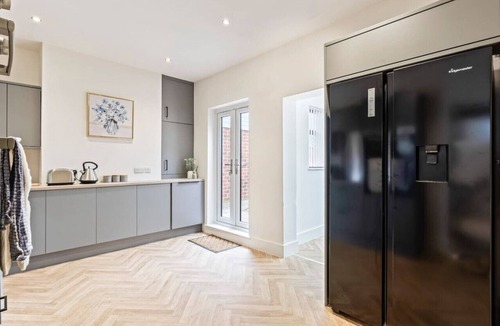 Ashton in Makerfield House | Charming House Free Parking FastWiFi SmartTV