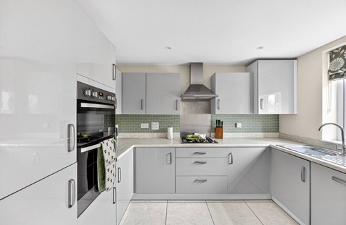 Buckingham House | Charming House Sleeps 6 Driveway Parking Garden Work Desk Fast Wifi Yoko Property