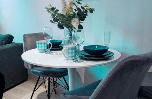 Leeds City Center Apartment | Charming Leeds Stay Sleeps 4 Long & Short Stays Free WiFi