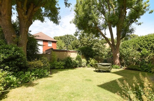Crystal Palace Apartment | Charming one bed flat with a lovely shared garden