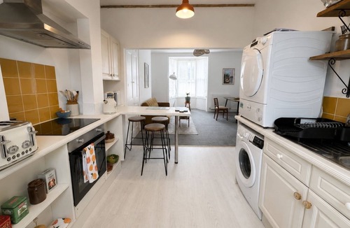 Saxmundham Apartment | Charming, spacious and full of natural light 2-story flat in central Saxmundham.