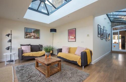 Windsor House | Charming Victorian House w Parking River Walks - Pass the Keys