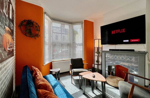 Higham Hill Villa | Charming Victorian Townhouse Walthamstow Sleeps 7