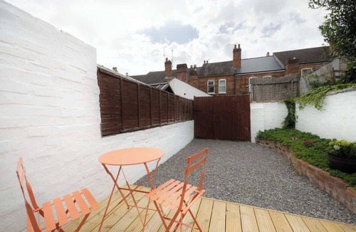 Lincoln House | Charming & Warm Home | Lincoln Hospital | Sleeps 5