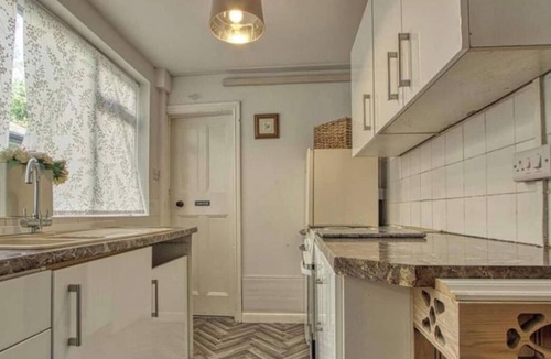 Worksop House | Charress House, 5/6 Bedrooms, 9 beds, 3 bathrooms Contractors/Friends/Families.