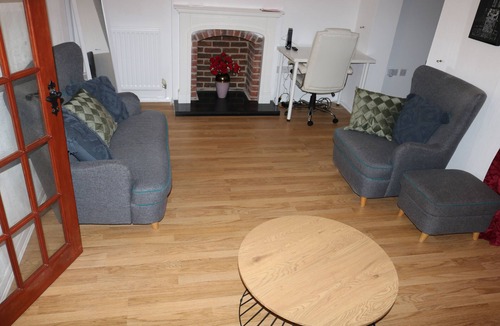 Mapperley House | Cheerful -4 Bedrooms House with Driveway