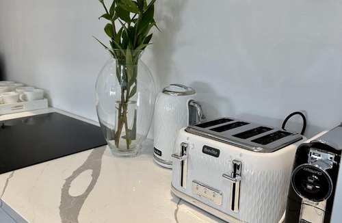 Earl's Court Apartment | Chelsea - 2Bed Apartment - sleeps 4 - Pet Friendly