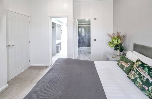 Fitling Cottage | Cherry Blossom 37 - UK50706