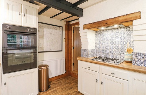 Barkestone Le Vale House | CHERRY TREE COTTAGE, pet friendly, with open fire in Stathern