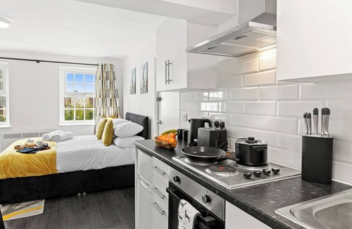 Warrington Apartment | Cheshire Gold: Beautiful studio apartment near Warrington town centre