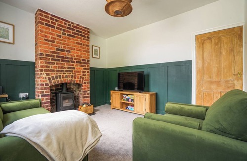 Chesterfield House | Chesterfield 2 Bed, near town, hospital and Peaks