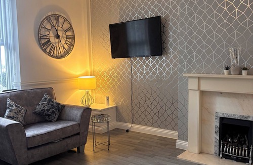 Bradford House | Chestnut lodge-escape to the woodland near the city!