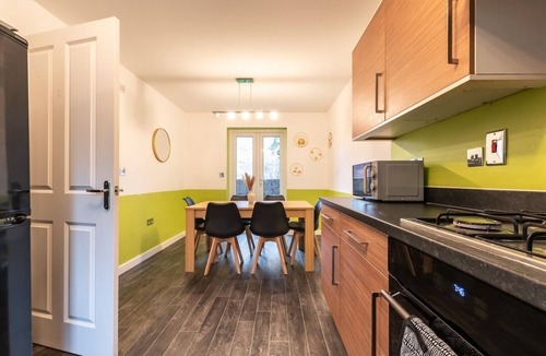 Peterborough House | Chic and Roomy 3-Bedroom Home with Wifi in Peterborough