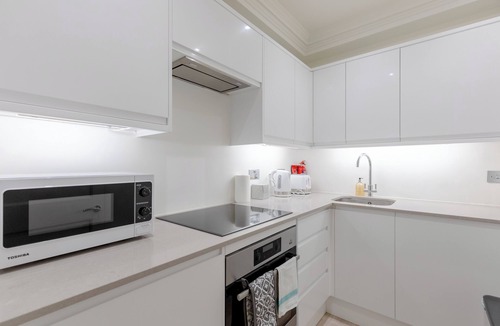 Brompton & Hans Town Apartment | Chic Studio Flat —8 Mins to Harrods, Knightsbridge