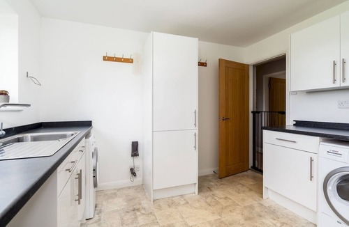 Princes Risborough House | Chilterns Countryside Hideaway with Hot Tub - Pass the Keys