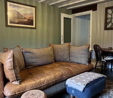 Goodmanham House | Chocolate Box Cottage on the Yorkshire Wolds Way