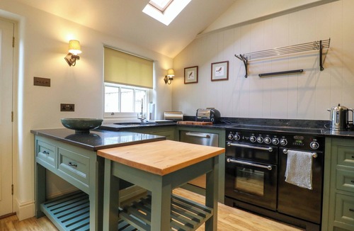 Ashford-in-the-Water Cottage | CHRISTMAS COTTAGE, romantic, luxury holiday cottage in Bakewell