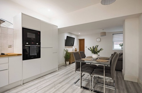 Hull Old Town Apartment | City Centre Luxury Spacious Apartment
