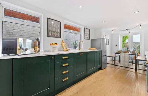 Southampton City Centre House | City Centre Pet-Friendly House w/Parking & Fast WiFi