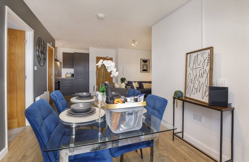 Heworth Apartment | City Escape @ Aura - 2 bed stylish apartment