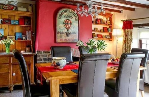 Helperthorpe Cottage | CLARA'S COTTAGE, pet friendly, with open fire in West Lutton